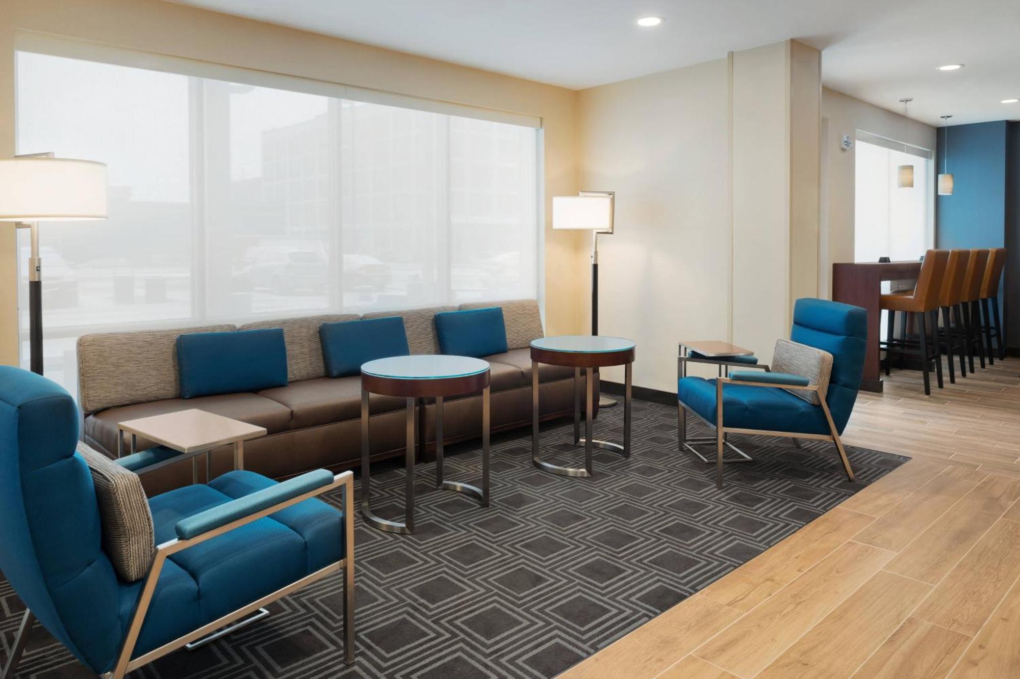 Towneplace Suites By Marriott Dubuque Downtown Exterior photo